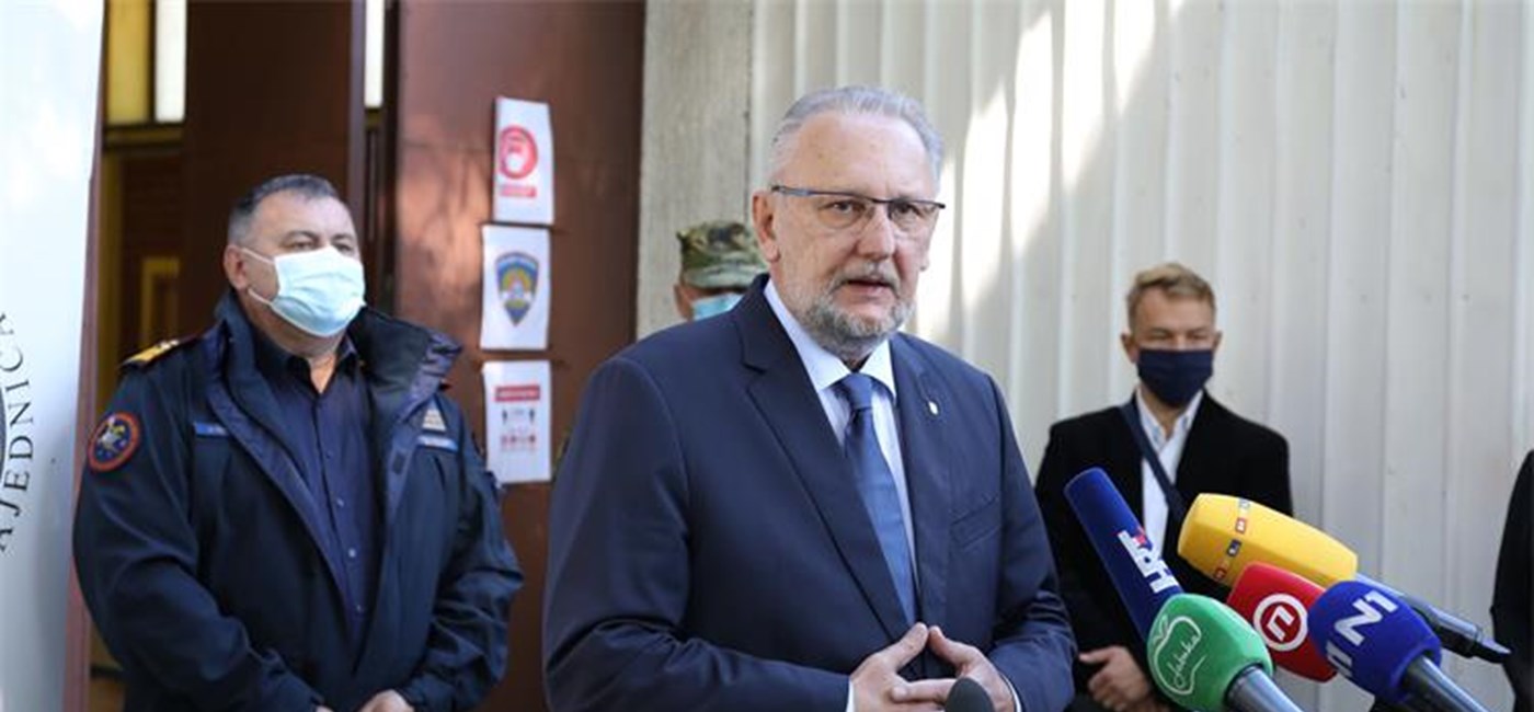 Božinović: O uvođenju novih mjera u kafiće još traju razgovori